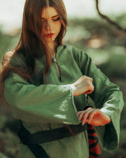 Blusa medieval en lino modelo Galatea, color verde