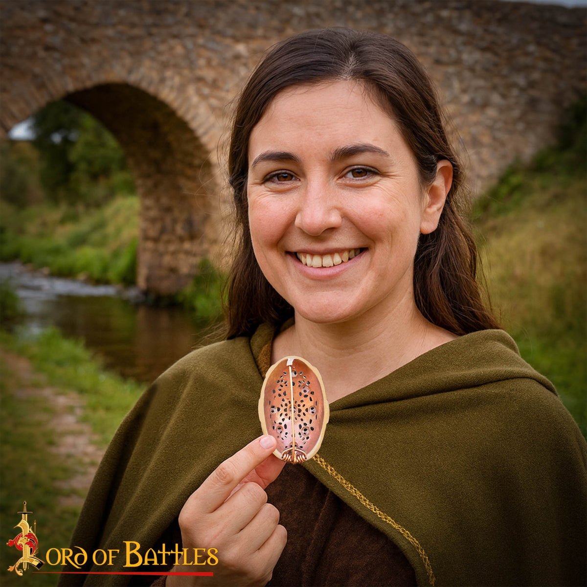 Broche vikingo oval siglo IX en bronce brillante