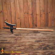 Hacha de asta medieval forjada, acero carbono (122 cm.)