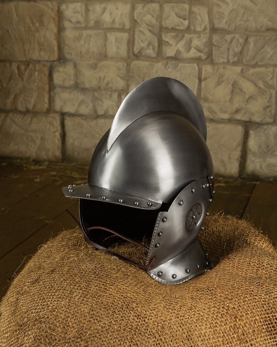 Borgoñota medieval en acero pulido, modelo Sigismund