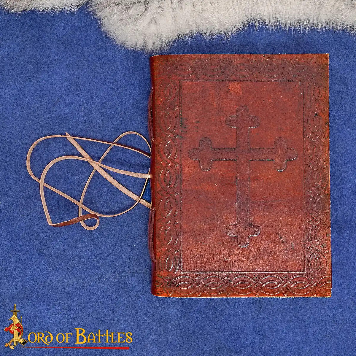 Diario medieval encuadernado en cuero marrón repujado Cruz Celta