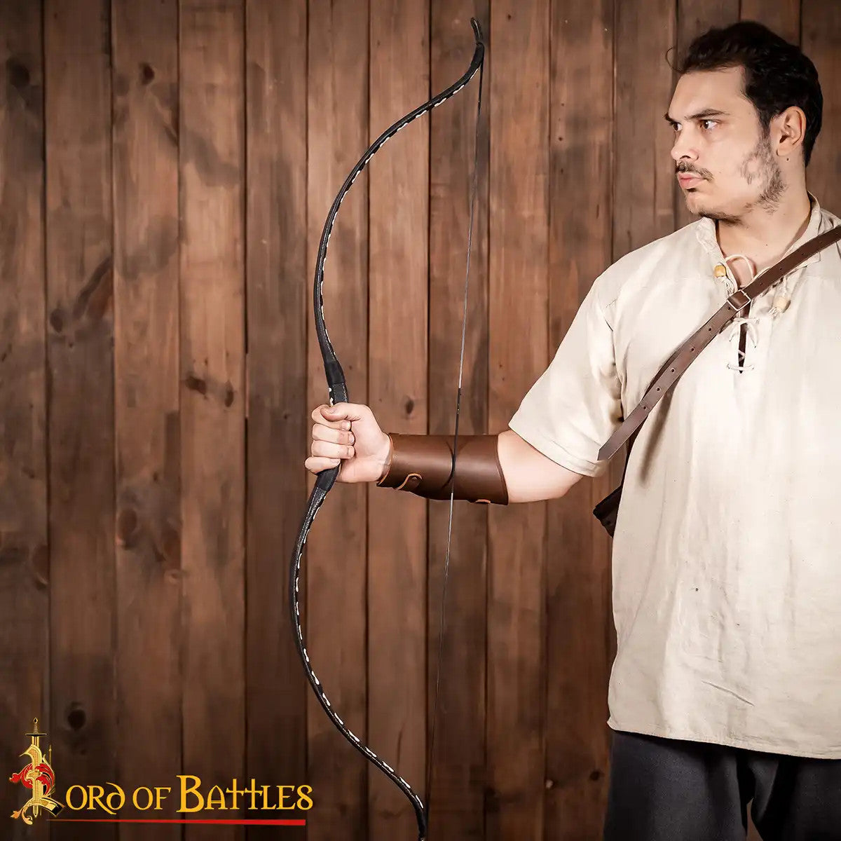 Protector medieval de brazo para arqueros, en cuero marrón