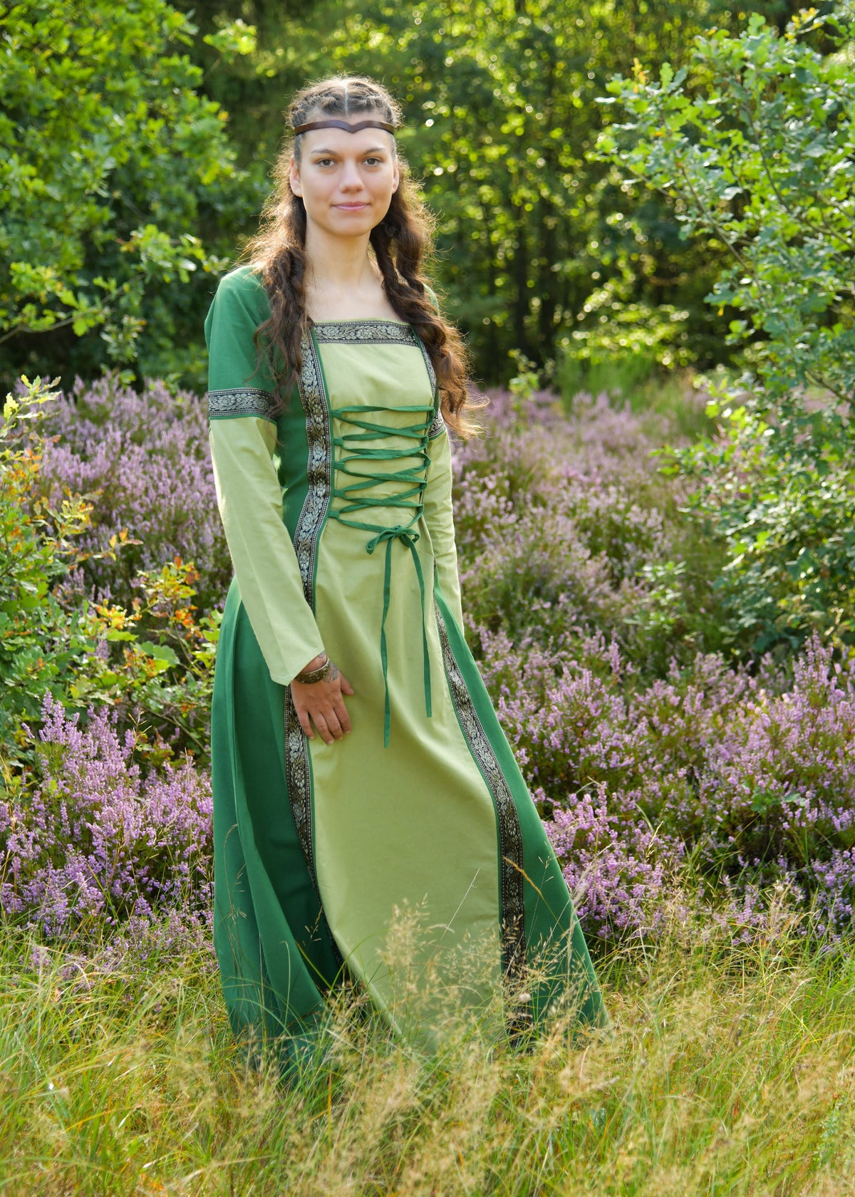 Vestido medieval modelo Eleanor, color verde