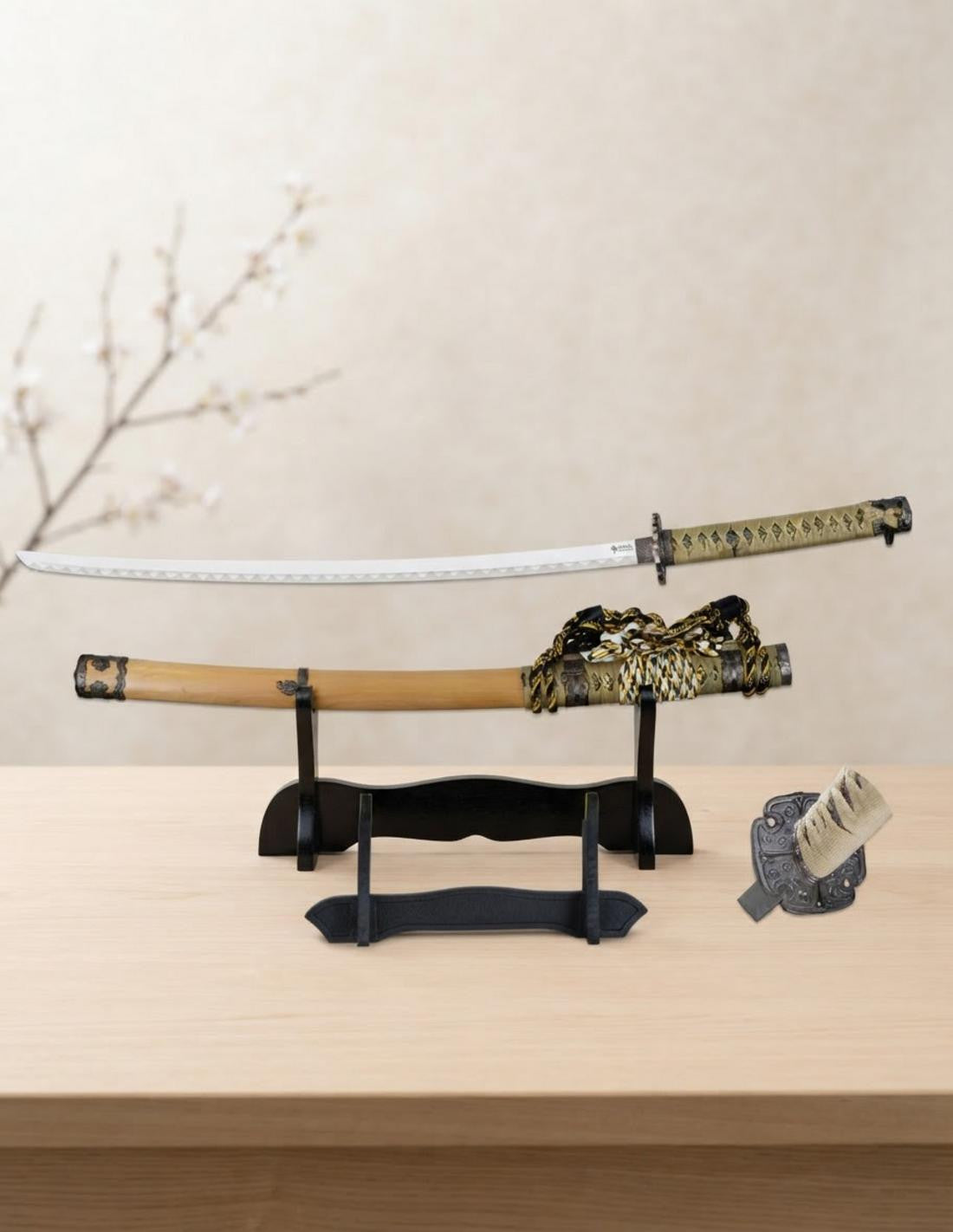 Katana decorativa TOLE10 vaina y mango encordados verdes (con soporte)