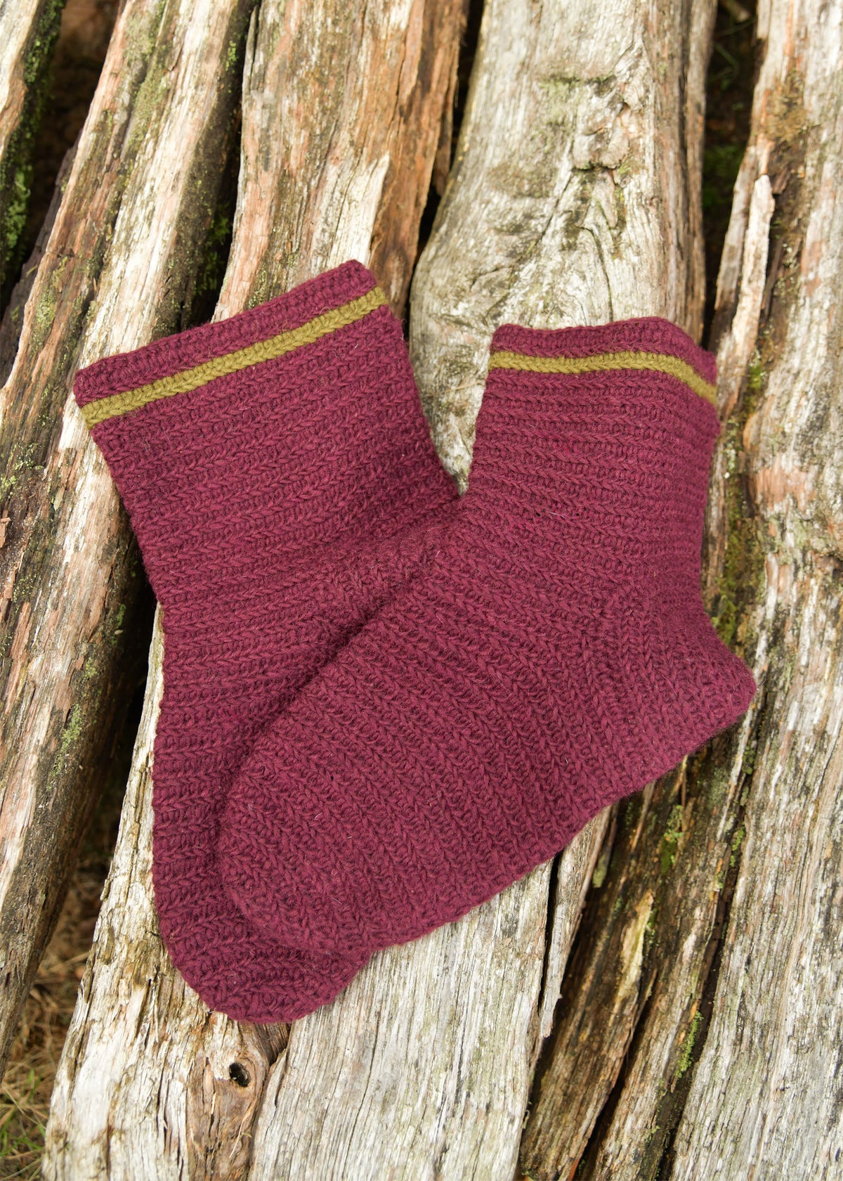 Calcetines rojos en lana tejidos a ganchillo, modelo Forseti