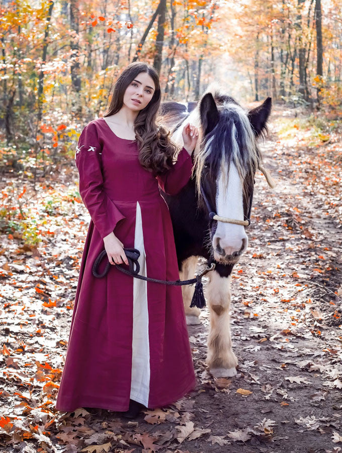 Vestido medieval rojo-blanco modelo Larina