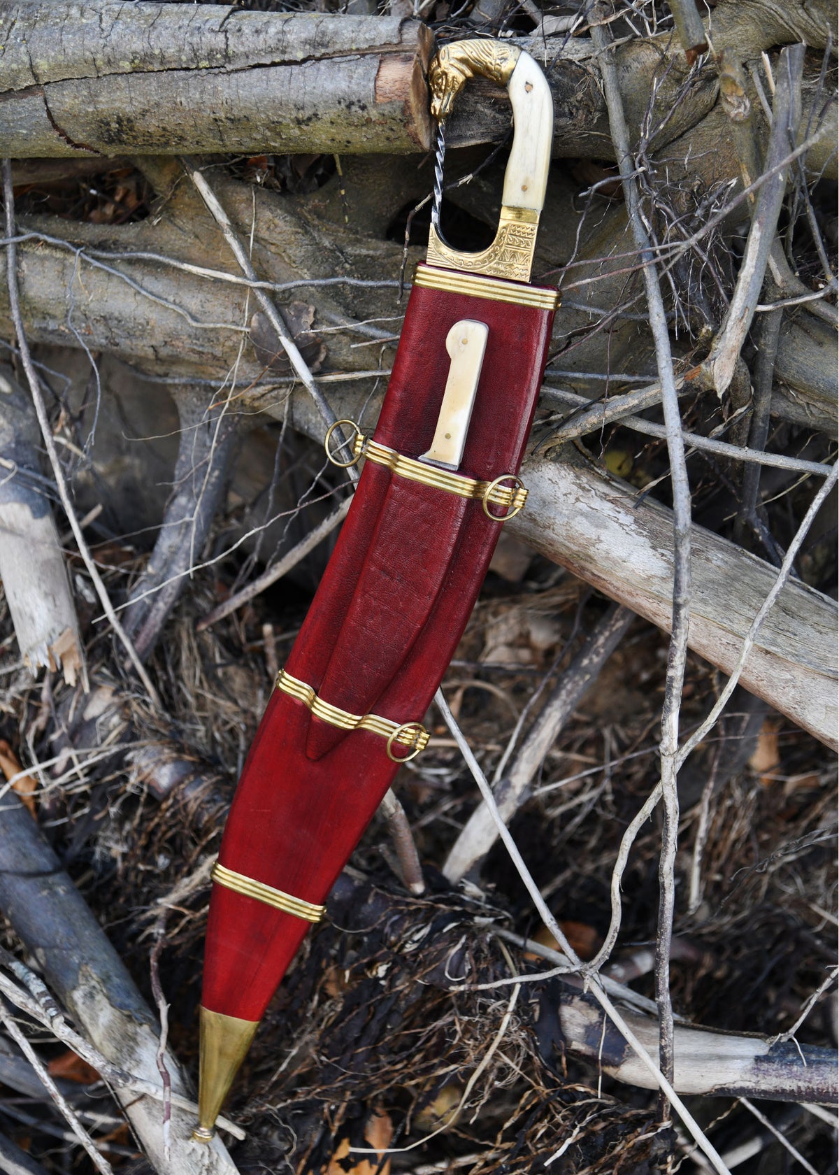 Falcata, Kopis con cuchillo, mango cabeza caballo, s. IV-III a.C.