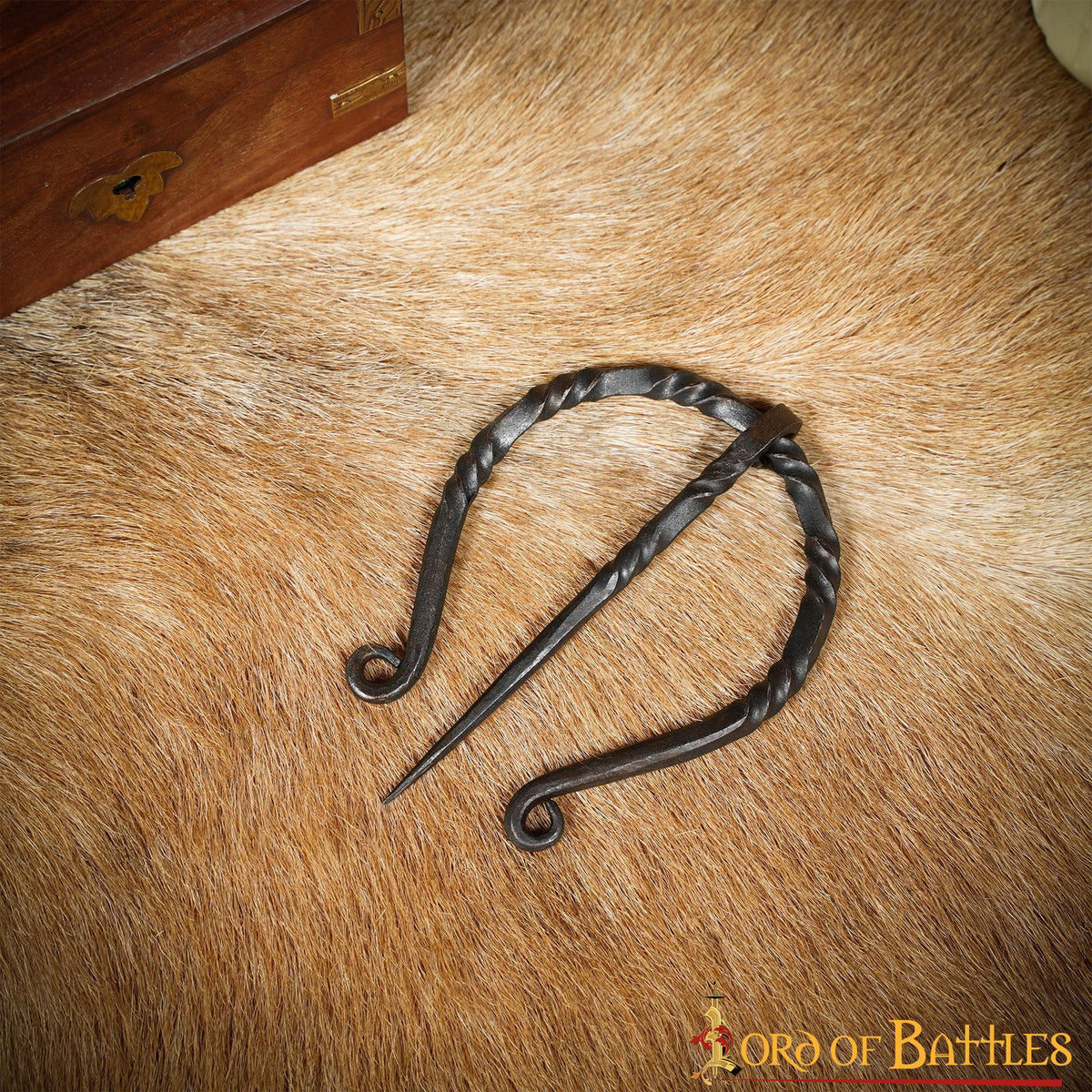 Fíbula-broche para capa en hierro forjado a mano
