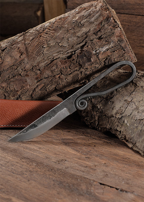 Cuchillo medieval forjado con funda cuero (19 cm.)