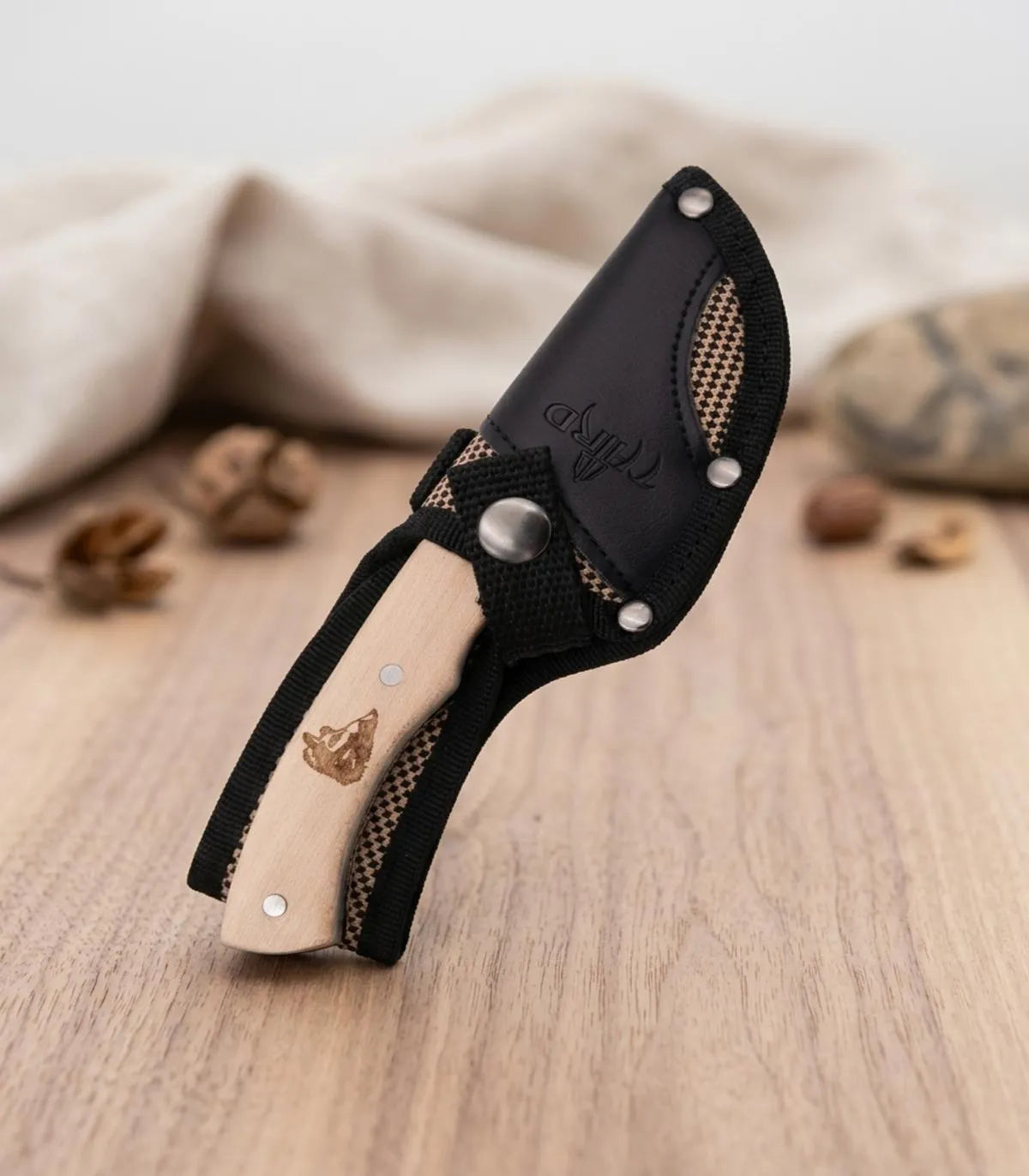 Cuchillo caza acero 440, brillo espejo, mango arce_IA
