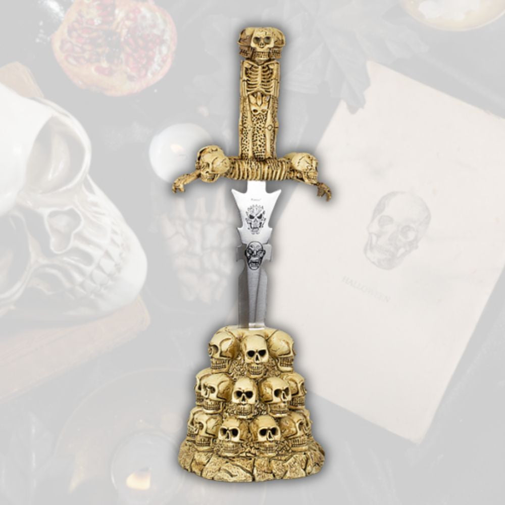 Daga decorativa con soporte de Calaveras (38 cm.)