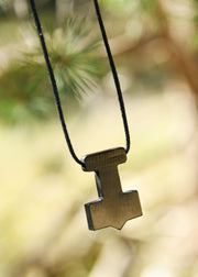 Colgante Martillo de Thor en cuerno